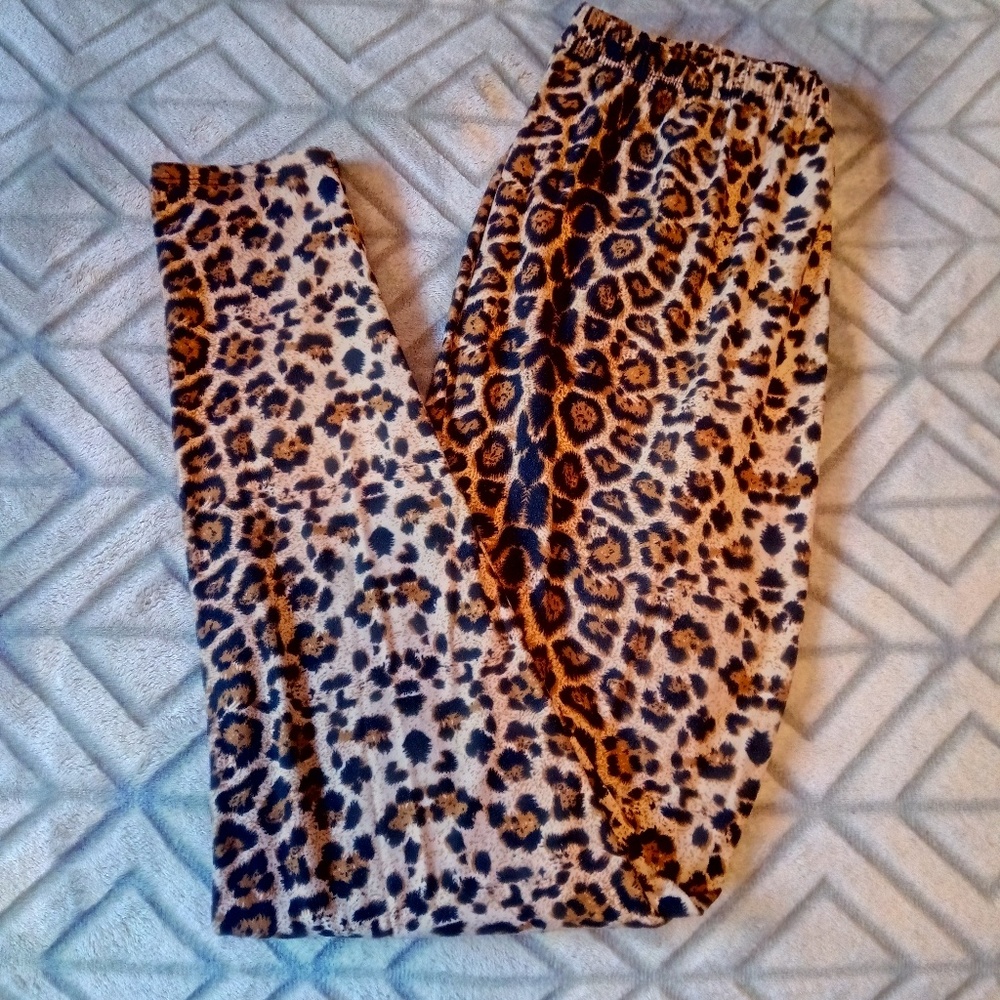 W Collection 🐆 Cheetah print leggings
